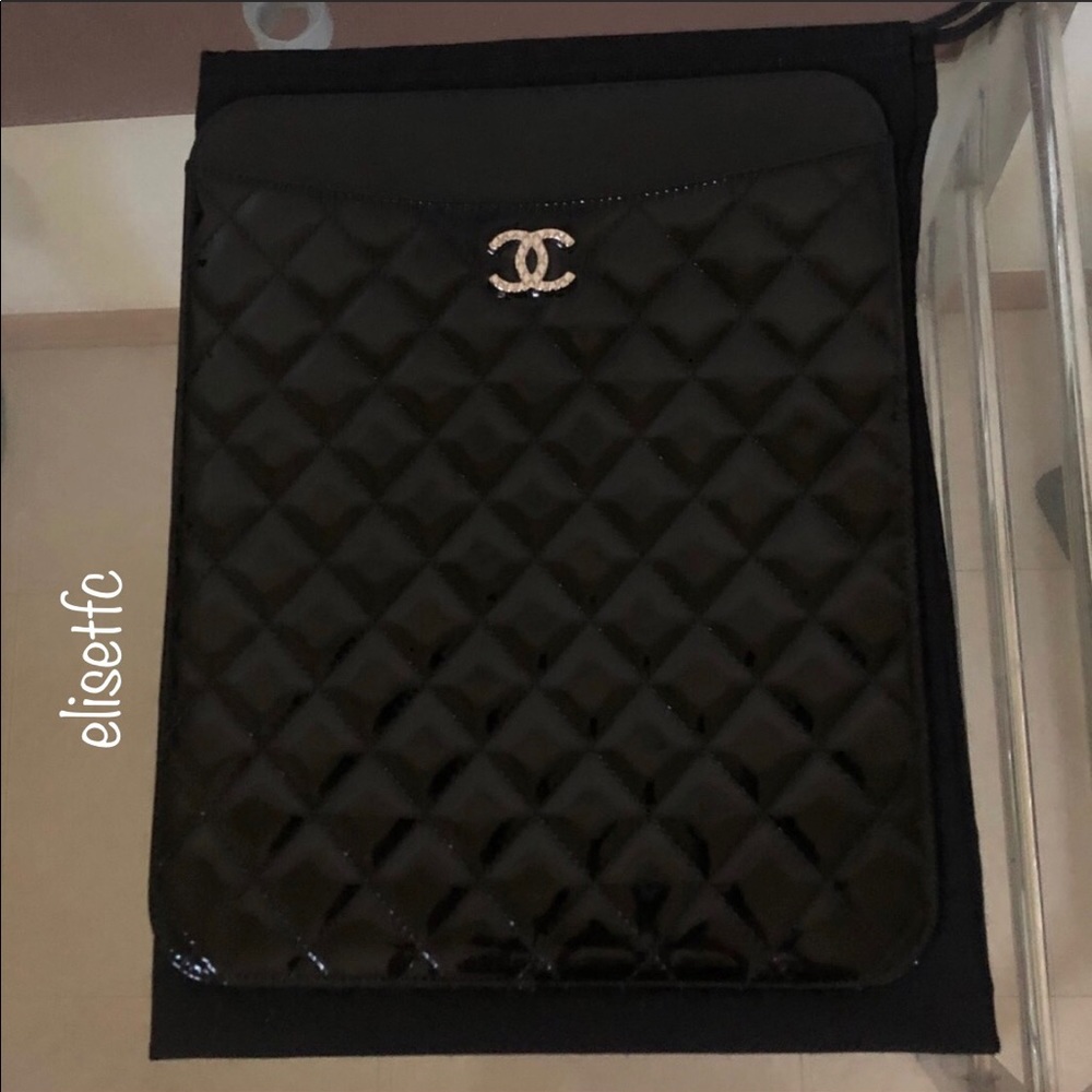 CHANEL QUILTED PATENT CC LOGO IPAD/TABLET  CASE
